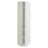 Armario de cociña verde Ikea METOD, alto e delgado, interior branco con estante axustable.