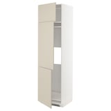 Un armario de cociña METOD branco alto con portas beige, tres estantes e unha configuración ventilada.
