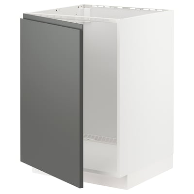 Armario de cociña gris moderno, interior branco, deseño elegante con mangos integrados.