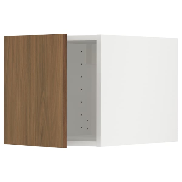 Un armario de cociña moderno, cunha porta de cor nogueira cun acabado suave. O armario é branco con bisagras axustables.