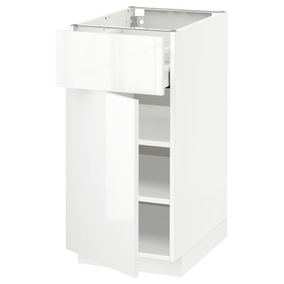 Un armario branco brillante do sistema de cociña METOD. É un caixón aberto e dous estantes, e está deseñado para interiores modernos e elegantes.