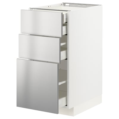Un armario de cociña IKEA METOD branco con tres caixóns de aceiro inoxidable. O seu deseño moderno, rectangular e ten un deseño elegante.