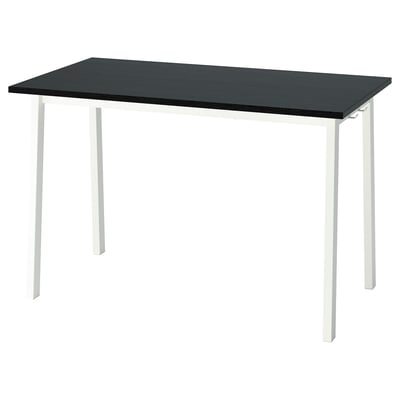 Mesa de conferencia rectangular negra con pernas brancas, deseño elegante e moderno, versátil para reunións ou espazo de traballo.
