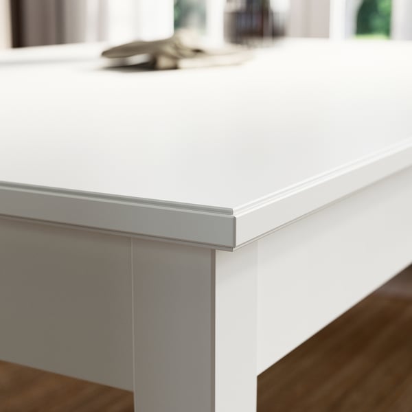 Bordo da mesa crisp, a modernidade atópase coa granxa. Superficie lisa, xunta robusta.