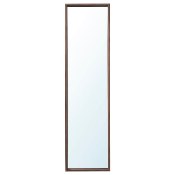 O espello NISSEDAL é un espello elegante, rectangular, montado na parede cun marco marrón escuro, perfecto para dormitorios ou baños.