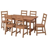 Comedor de madeira con seis cadeiras e unha mesa rectangular. Deseño sinxelo e robusto en marrón claro.