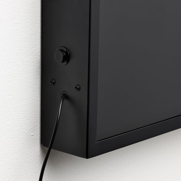 Moderna lámpada de parede led negra con cable visible e parafusos, deseño minimalista.