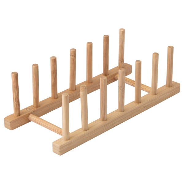 Organizador de bambú OSTBIT. É de forma marrón claro, rectangular con ranuras verticais. Perfecto para almacenar os utensilios de cociña de forma ordenada.