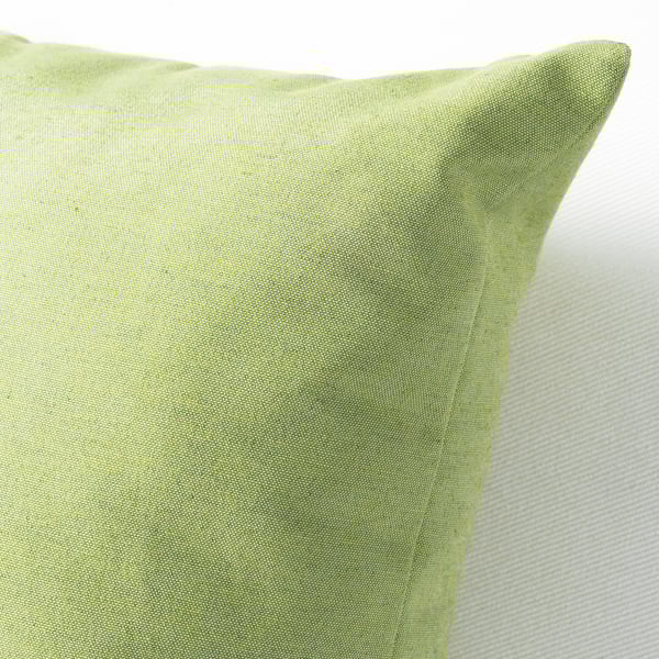 Primeiro plano de coxín reciclado verde, textura suave, variacións de cor naturais.