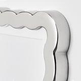 Primeiro plano en branco e negro de marcos elegantes e modernos, mostrando acabado de alta calidade.
