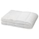 Opción: Duvet branco de poliéster reciclado SÄFFEROT dobrado ordenadamente, forma rectangular.