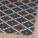 Alfombra xeométrica, cores vibrantes, material ecolóxico, soporte robusto, fácil de limpar