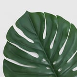 Folla artificial grande e realista con cor verde intensa e textura natural, feita con plásticos reciclados.