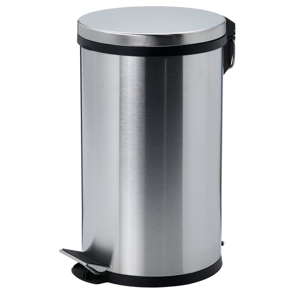 SNÖRPA pequena papeleira de pedal de aceiro inoxidable con acentos negros, elegante deseño cilíndrico. Ideal para espazos pequenos con mango para un fácil movemento.