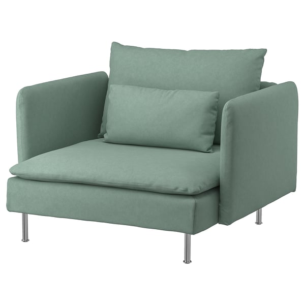 Sofá de esquina SÖDERHAMN en verde con coxíns de peluche e pernas cromadas brillantes.