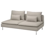 Sofá beige SÖDERHAMN, deseño moderno con coxíns de patróns ondulados, asentos profundos e pernas cromates.