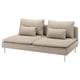 Sofá beige SÖDERHAMN, deseño moderno elegante, perfil baixo, coxíns de peluche, pernas metálicas, confort invitante.