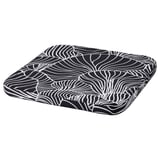 Coxín de cadeira con patrón branco e negro, rectangular, con cremalleira.