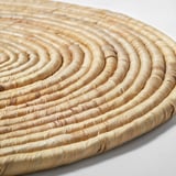 Alfombra ovalada tecida a man con patróns circulares, beige, hiacinto de auga, artesanal.