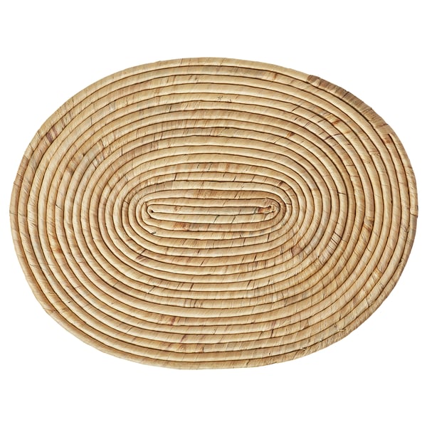 Alfombra oval STAMSILL: hiacinto de auga natural tecido a man, tons terrosos, deseño circular intrincado.