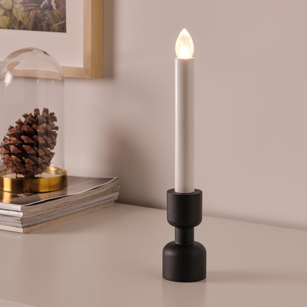 Lámpada de mesa moderna: branca, base negra, luz cálida, funciona por batería.
