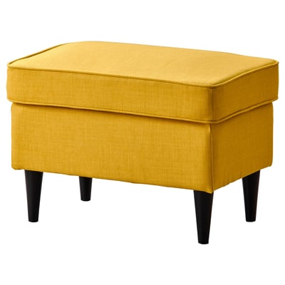 Taburete de pés Sifatida strnadmon, amarelo, tecido denso, base cadrada, pernas negras conicas, elegante e práctico.