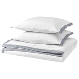 Conxunto de duvetes TÅTELSMYGARE en branco con revestimento gris, feito de algodón orgánico 100%, ben dobrado.