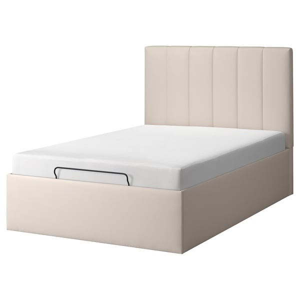 A cama TJÅLLE en tapicería beige ten un deseño moderno e rectangular cun cabecero acolchado e almacenamento baixo o colchón.
