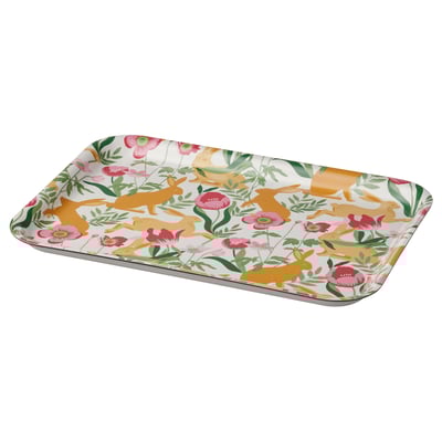 Bandexa rectangular colorida con coellos dourados e laranxas, flores rosas e follas verdes sobre fondo branco, feita de melamina.