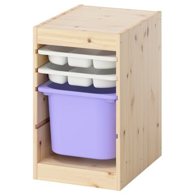 Unidade de almacenamento Ikea TROFAST con madeira clara, papeleiras púrpura, perfecta para habitacións infantís.
