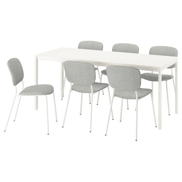 Mesa de comedor extensible rectangular branca Ikea VIHALS con 4 cadeiras grises.