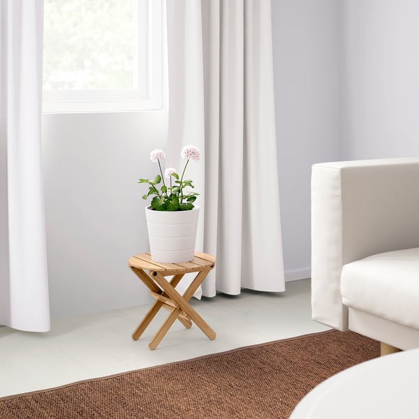 Soporte de plantas de bambú, branco, encaixa en calquera espazo.