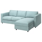 Un sofá seccional VIMLE en azul claro, cunha chaise longue e coxíns de peluche.