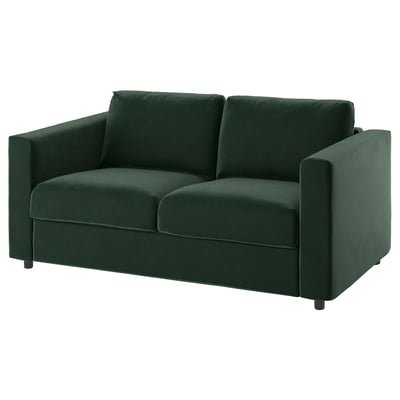 Un loveseat VIMLE verde, deseño moderno, veludo peluche, coxíns de asento profundos, cunha forma sinxela e elegante.