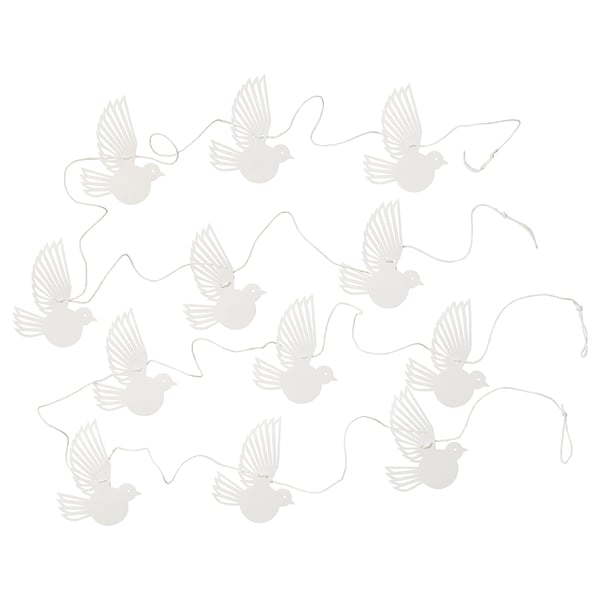 Girlandas de pomba de papel branco, suavemente encaixadas en arame fino, para decoración festiva.