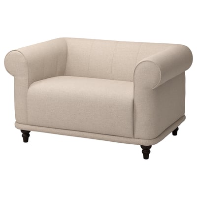Cadeira de brazos beige VISKAFORS, deseño clásico con curvas suaves, cómoda cuberta de tecido lixeiro.