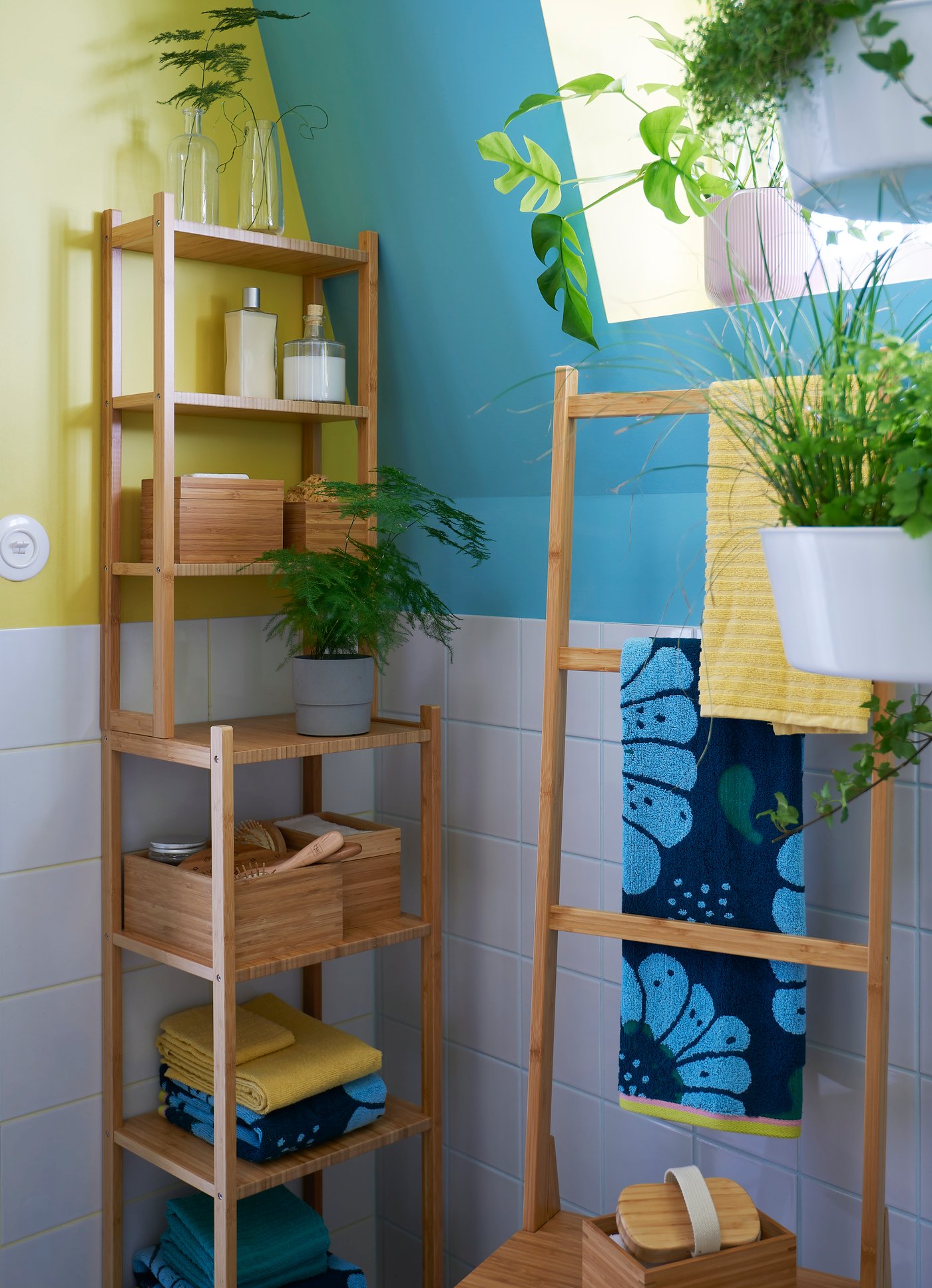 A bamboo RÅGRUND shelving unit in the bathroom