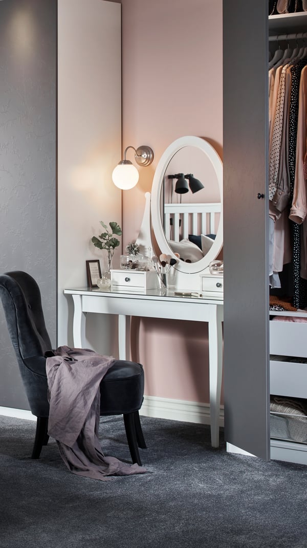 A white HEMNES dressing table with mirror in the bedroom