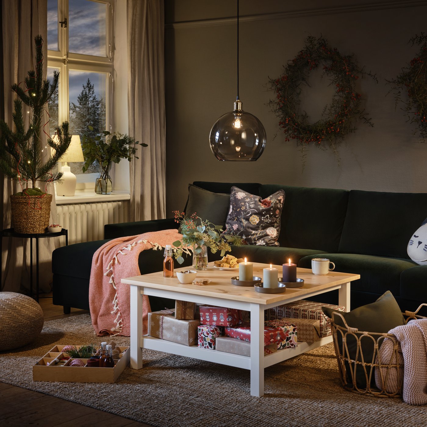 Kissenbezug NÄSSELKLOCKA in Anthrazit mit Blumenmuster