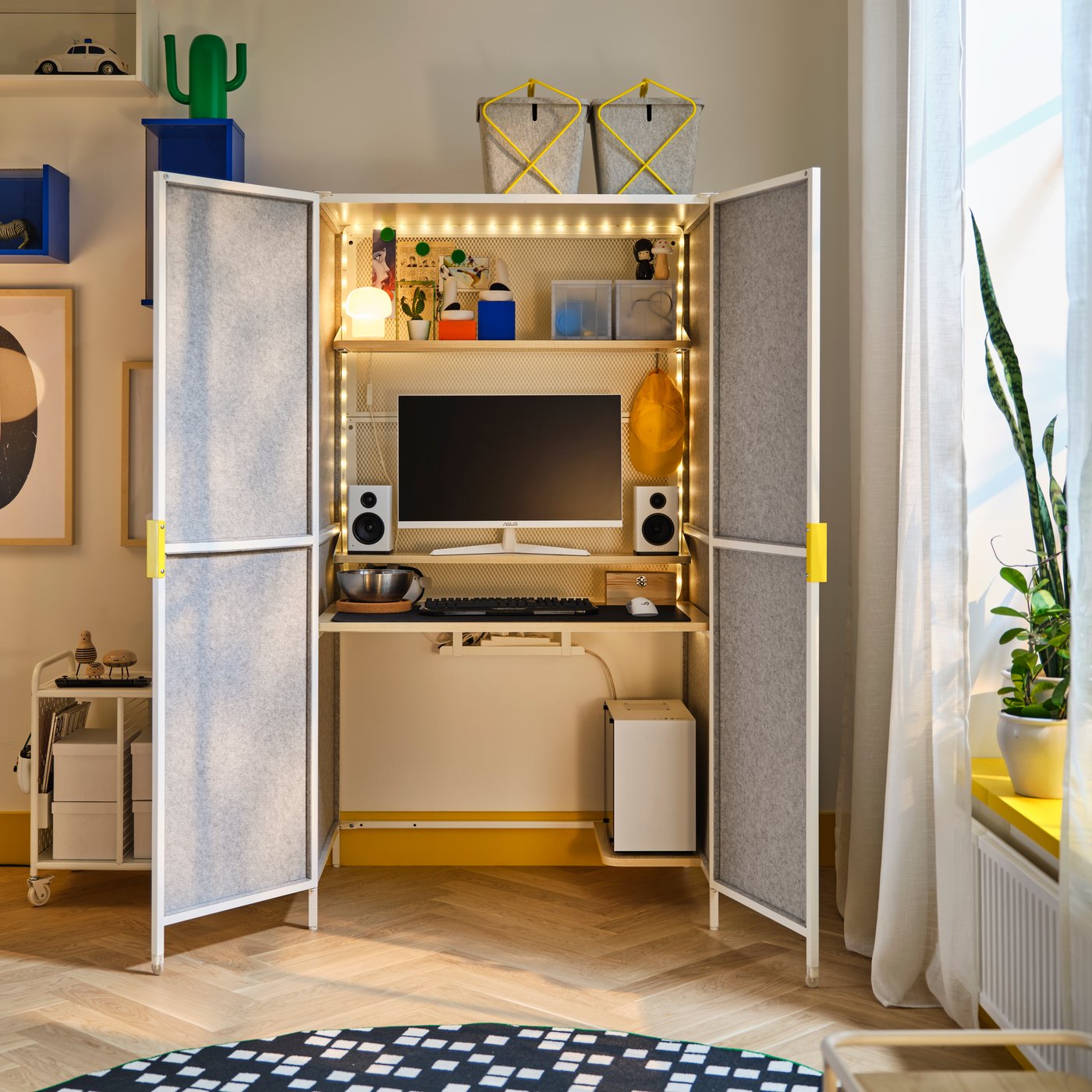 A light grey/white BRÄNNBOLL gaming station