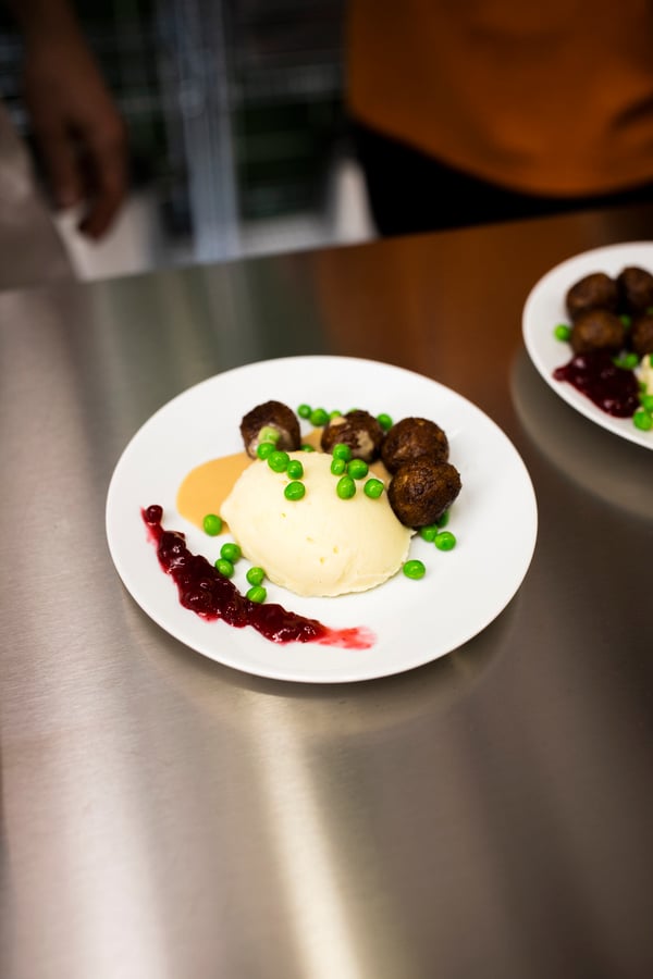 A frozen HUVUDROLL plant balls in the kitchen