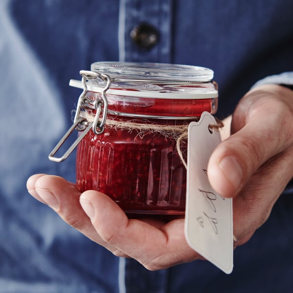 A clear glass KÖSSEBÄR jar with lid