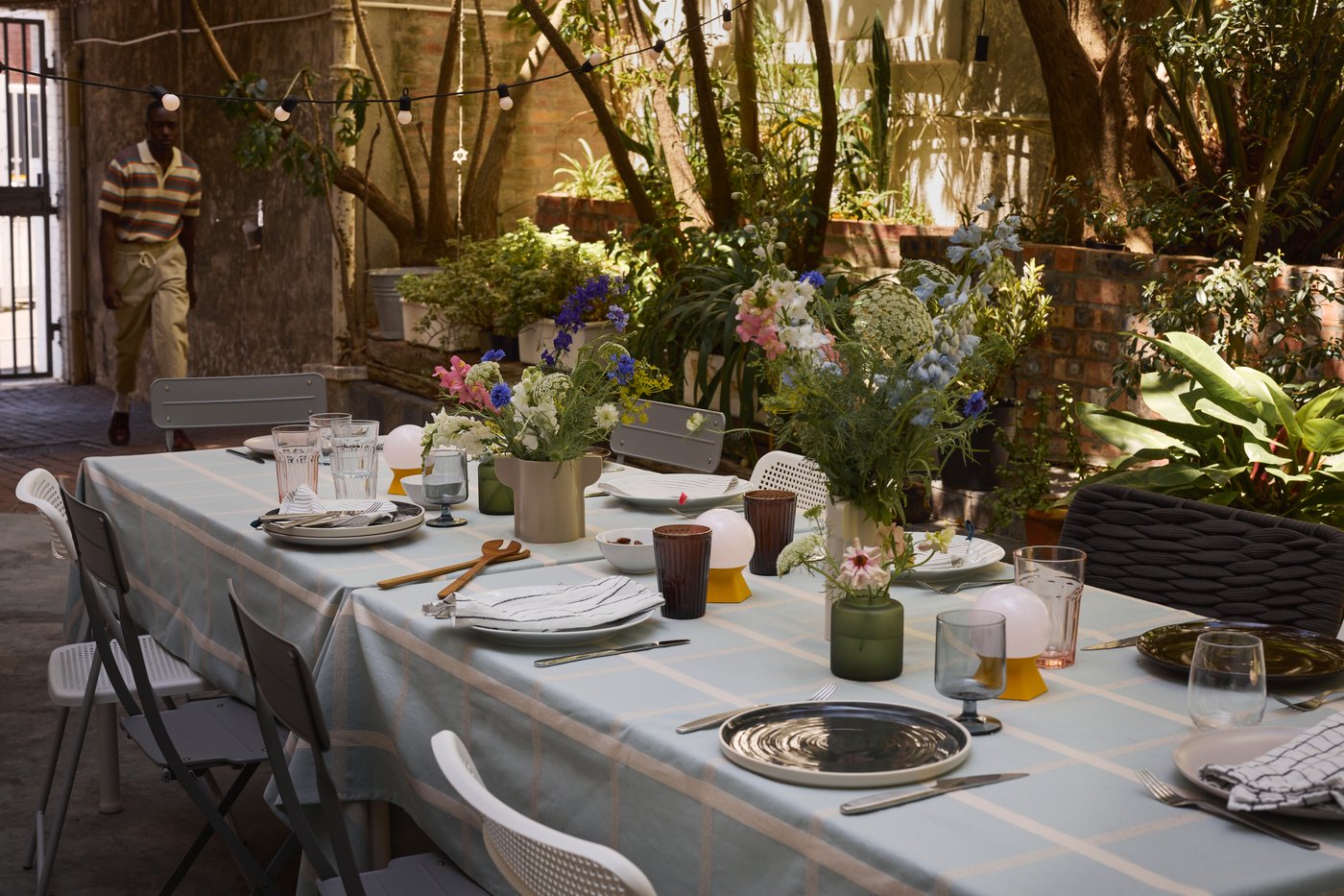 A grey OMBONAD tumbler