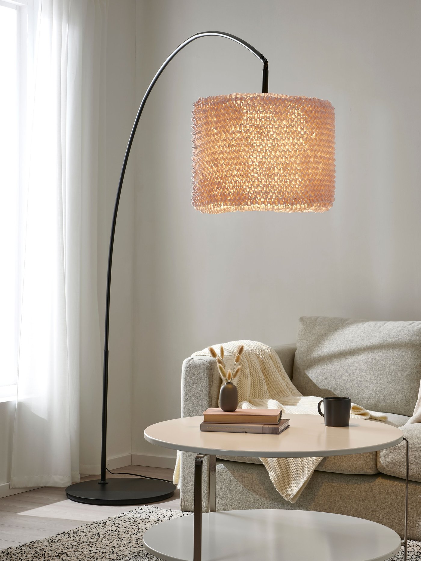 A globe opal white SOLHETTA LED bulb E27 470 lumen