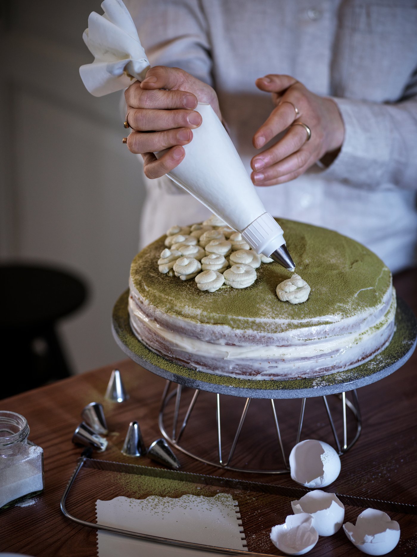 A BAKGLAD cake stand in the kitchen