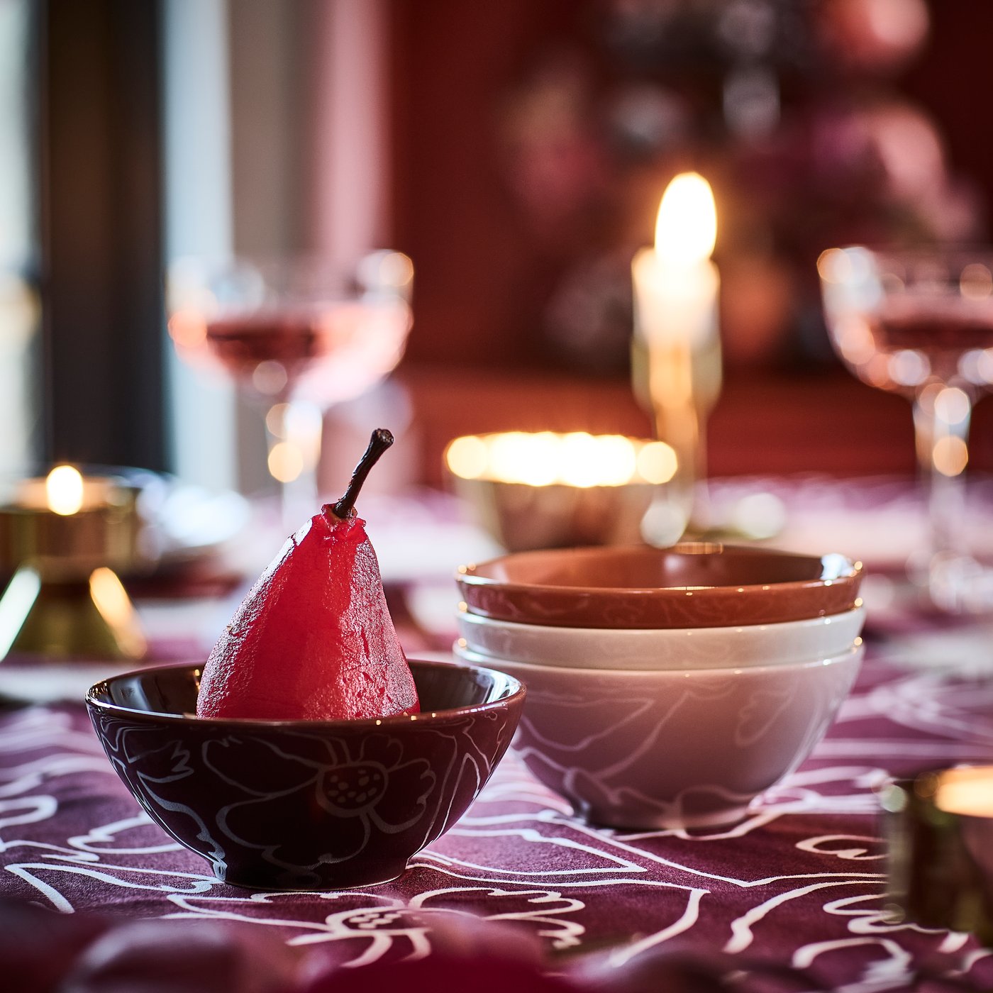 A glossy mixed colours HÖSTAGILLE bowl in the dining room