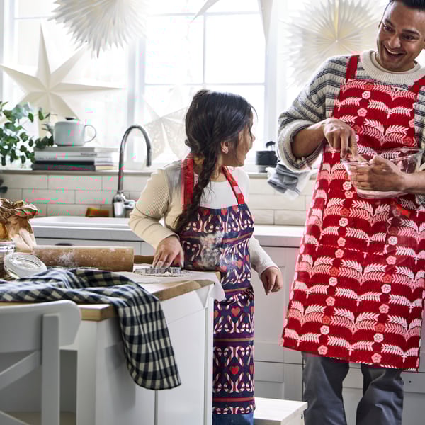 A red VINTERFINT apron