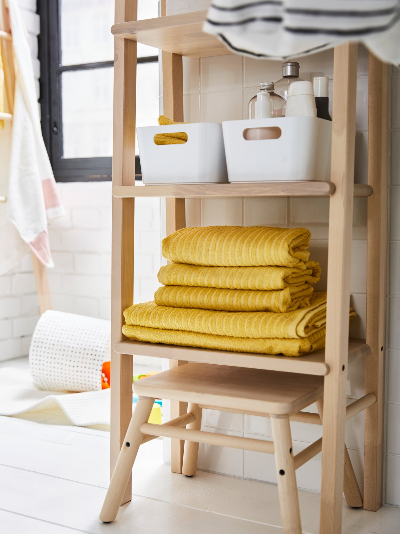 A dark yellow VALLASÅN bath sheet