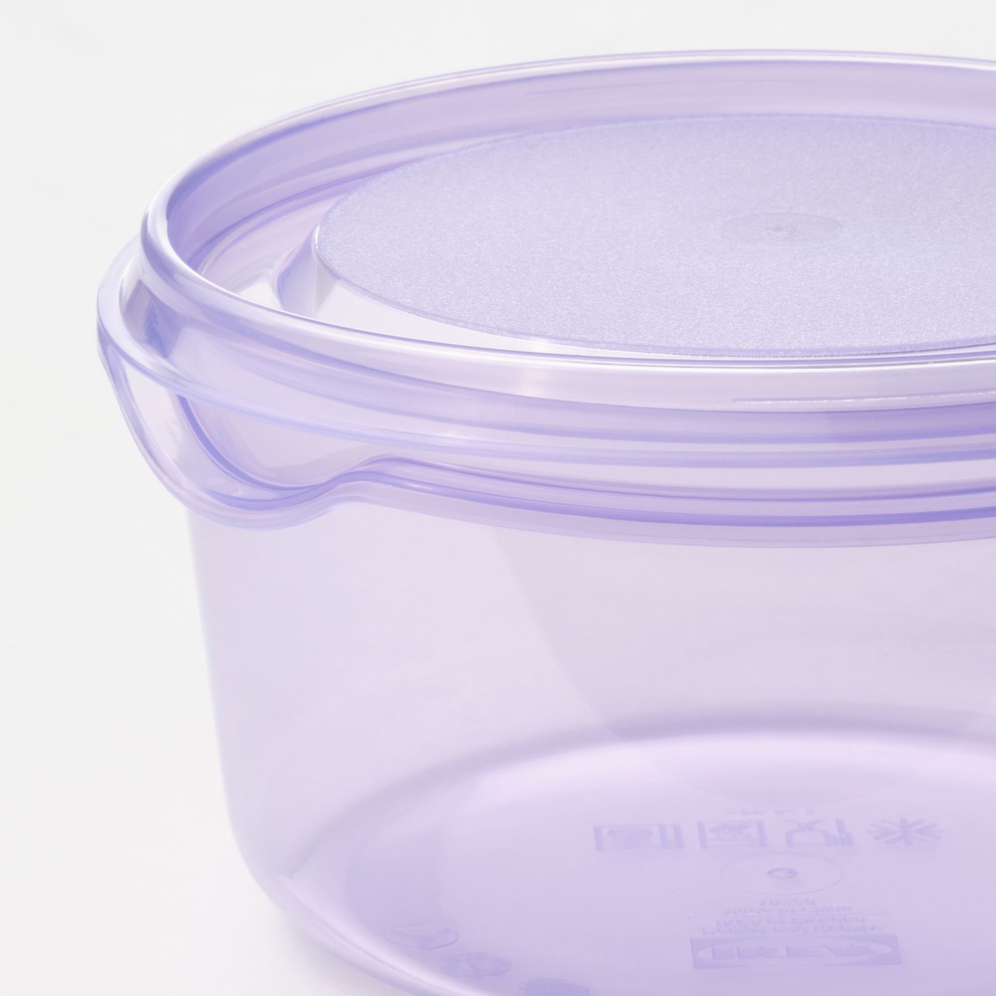 A lilac PRUTA food container with lid in the NA