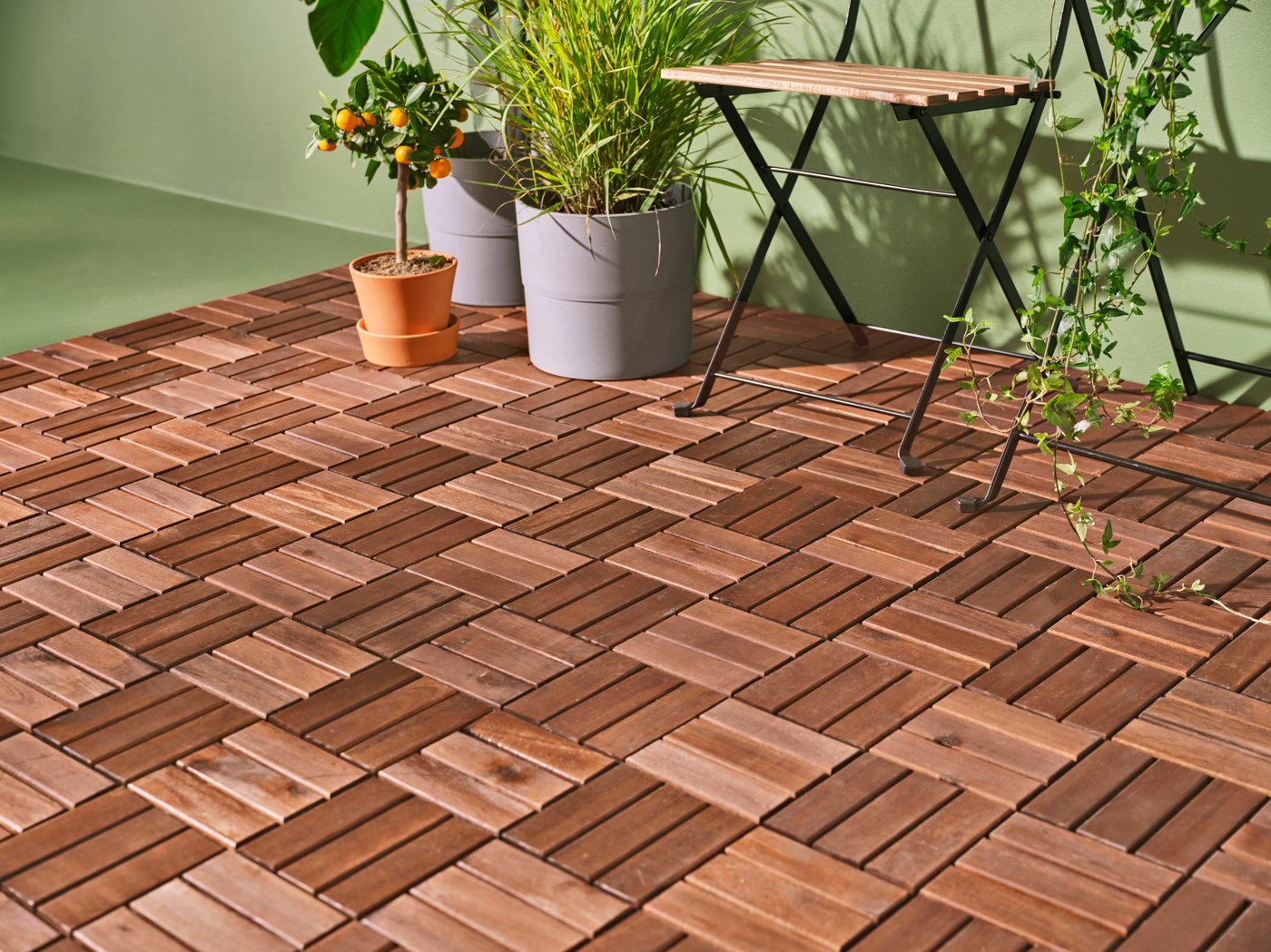 A brown stained RUNNEN floor decking, outdoor